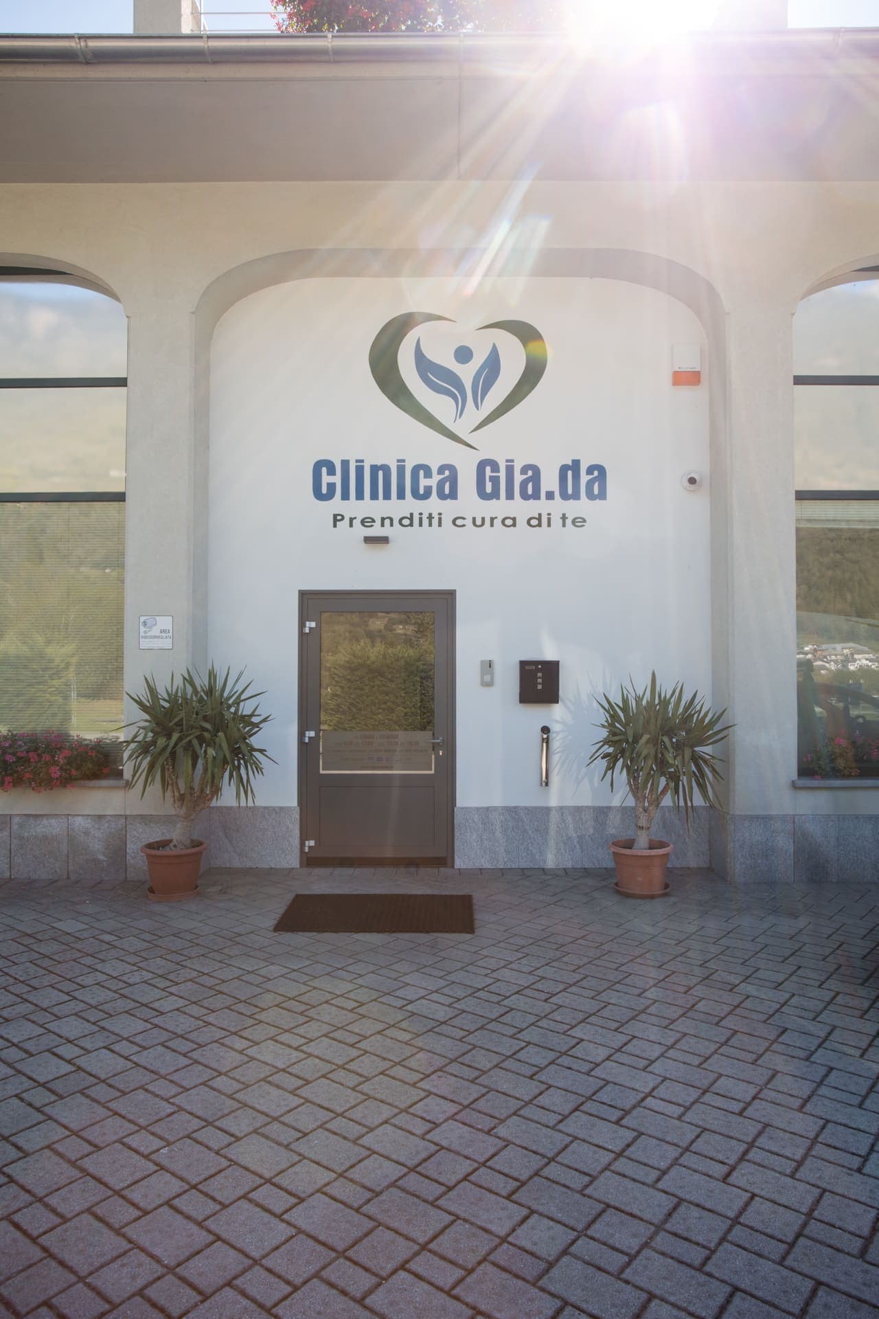 La porta d'ingresso di Clinica Gia.da