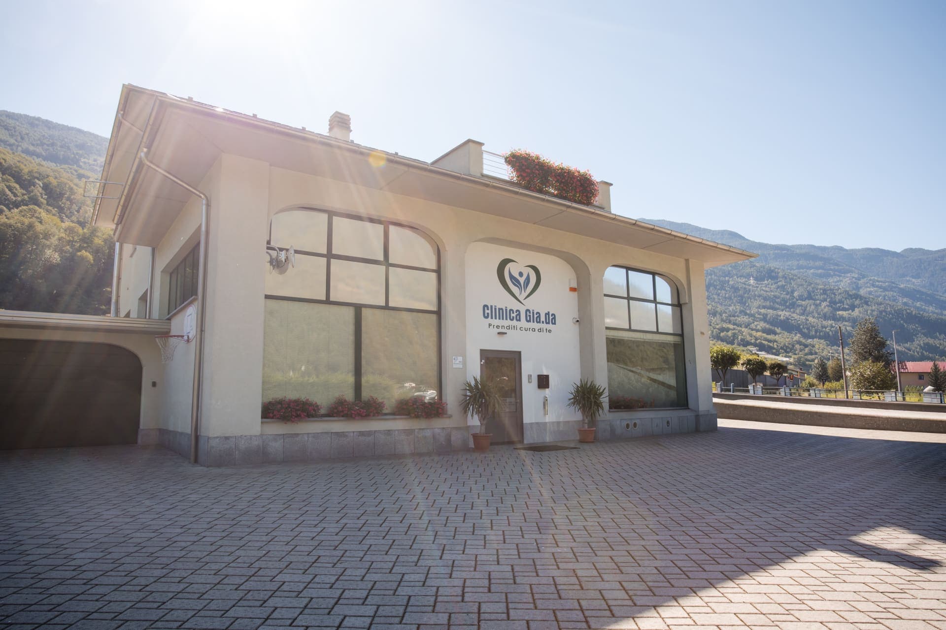 La sede di Clinica Gia.da a Mazzo di Valtellina vista dall'esterno